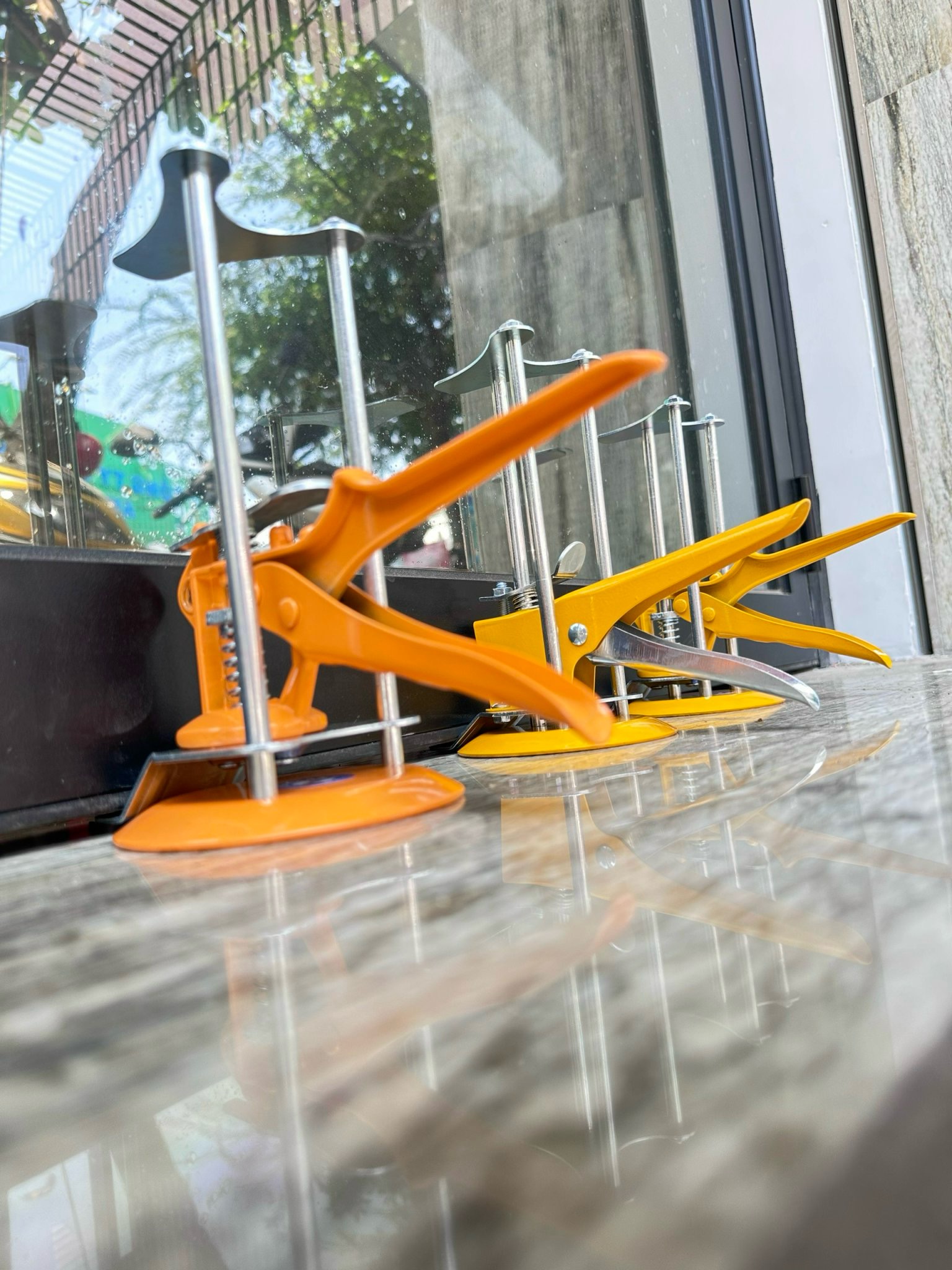 Nâng gạch màu vàng cam 620g 